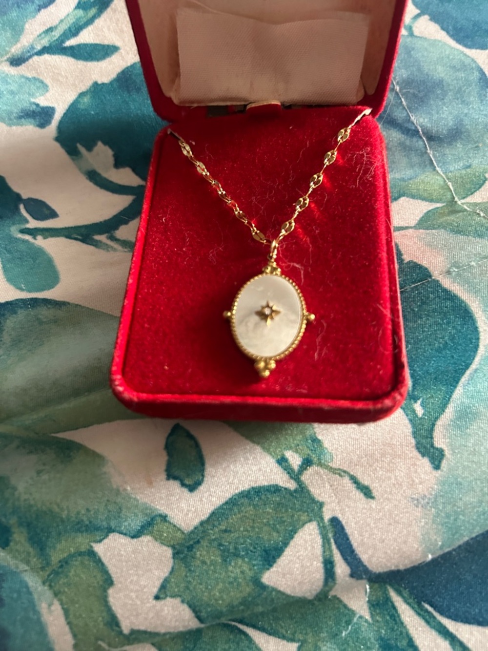 Gold and Mother-of-Pearl Star Pendant Necklace - Women Jewelry